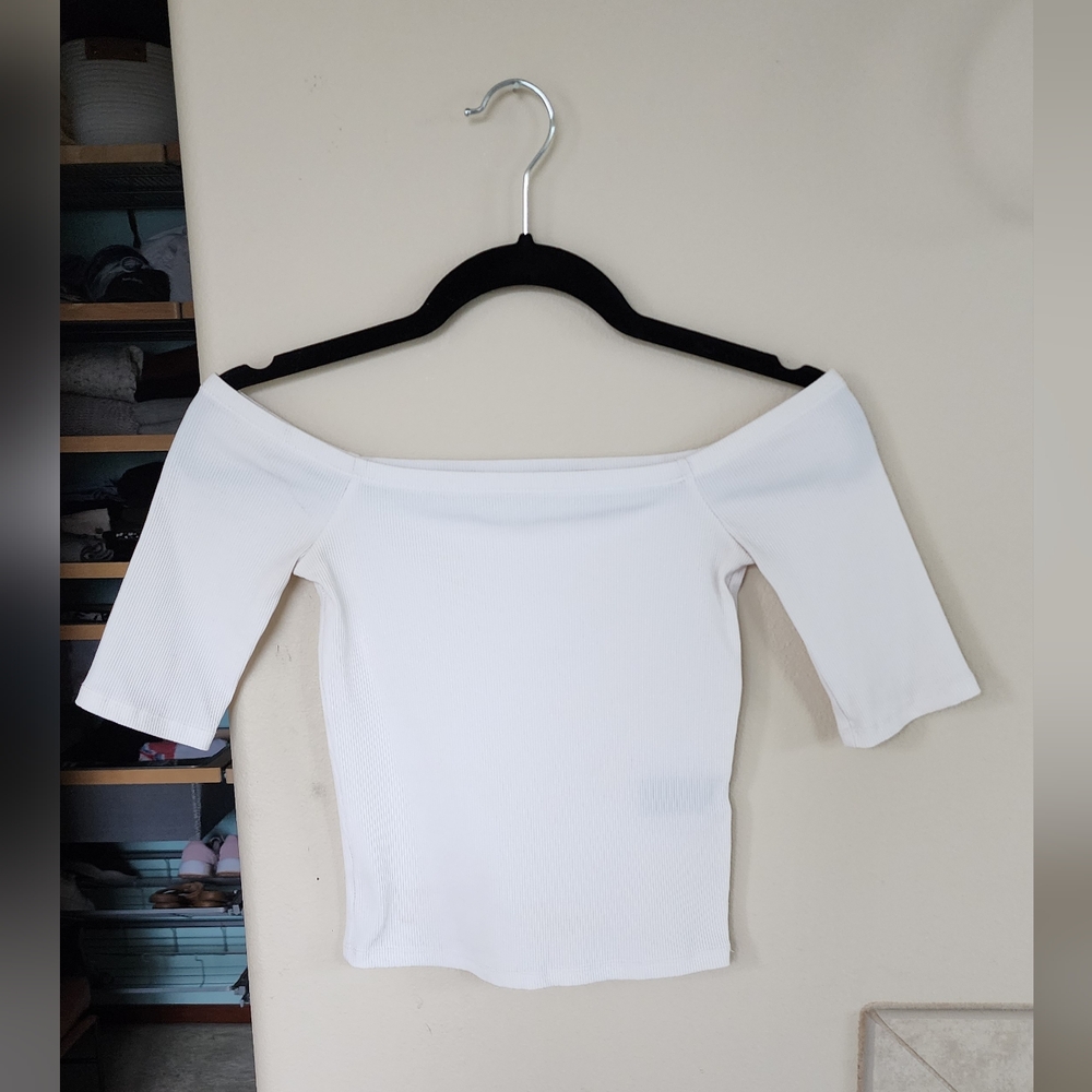 Good American White Off-Shoulder Ribbed Top